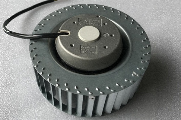 新風(fēng)系統(tǒng)風(fēng)機(jī)選型的五大關(guān)鍵參數(shù)：風(fēng)量、風(fēng)壓、效率、噪音、尺寸